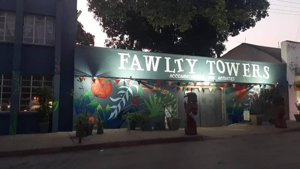 Fawlty Towers Accommodation & Activities Livingstone Exteriör bild